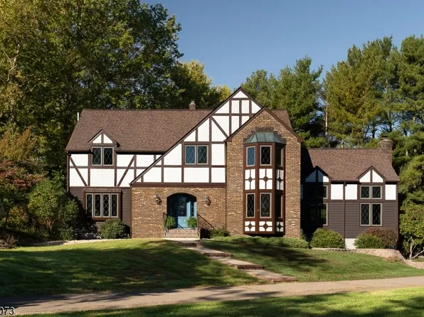 5 High Point Ct, Clinton Twp., NJ 08801