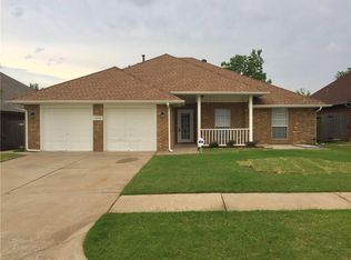 1220 NE 26th St, Moore, OK 73160
