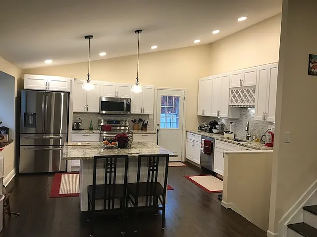 261 Bay Colony Dr — Photo 3