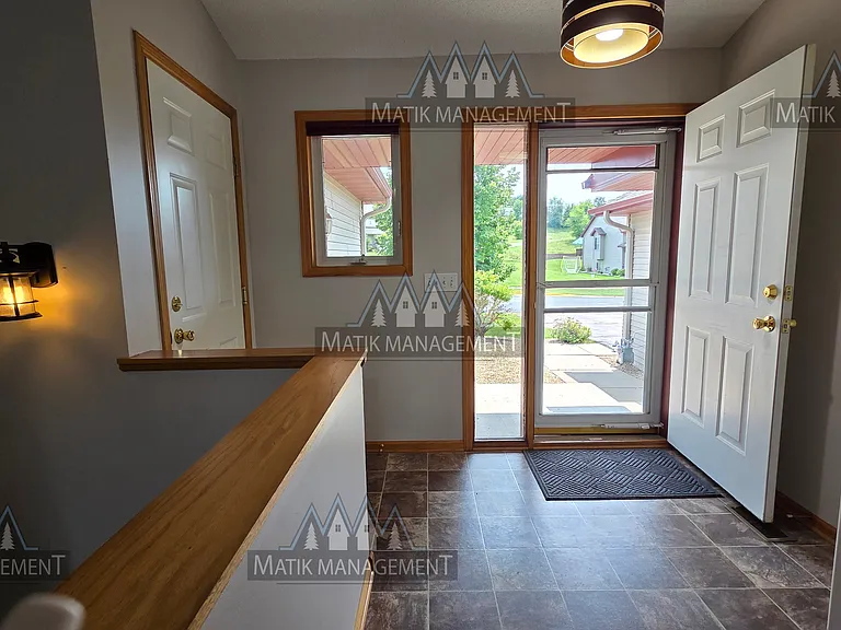 718 10th St SW — Photo 7