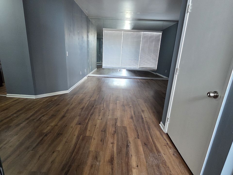 Entrance, living room