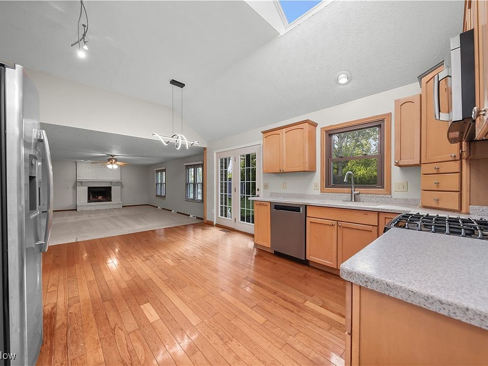 トップス House on the Hill 7224 Pine Woods Way, Olmsted Township, OH 44138 | Zillow