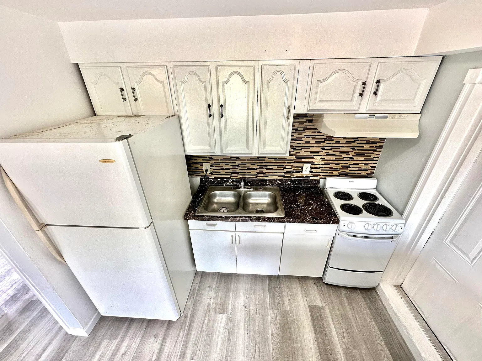 1 bed, 1.0 bath, 780 sqft, $1,765 — Photo 2