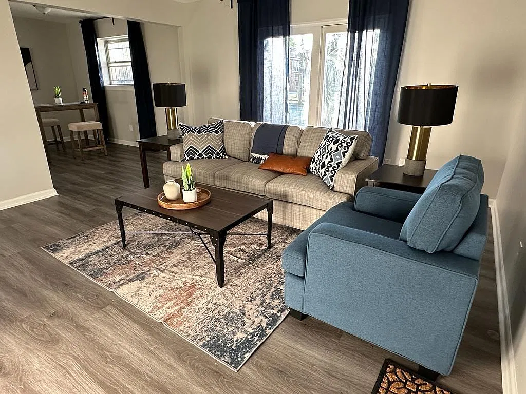 1 bed, 806 sqft, $1,200 — Photo 1
