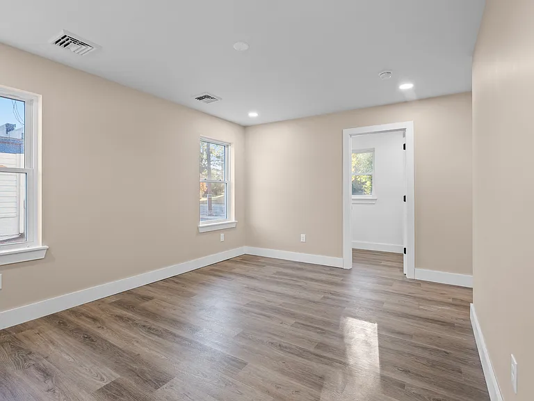 325 W Reliance Rd — Photo 24