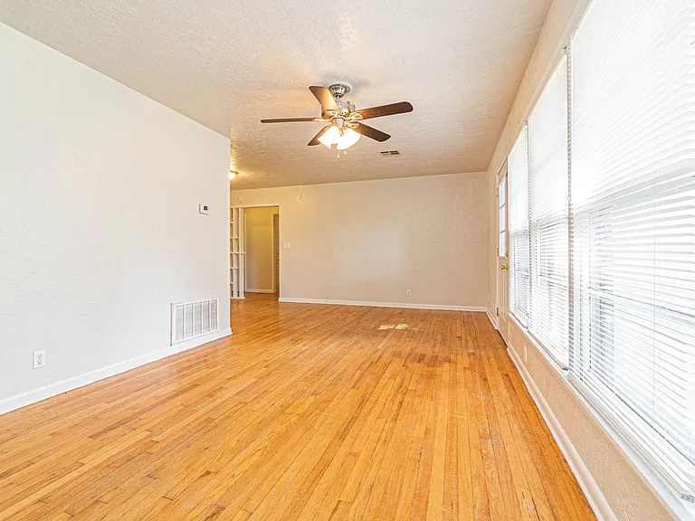 1510 Huntington Way — Photo 12