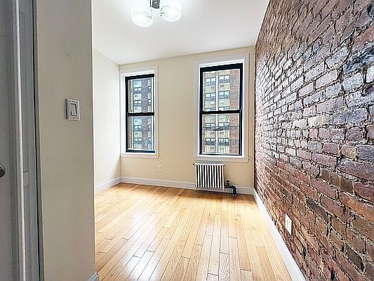 2nd image of 205 W 140th St #14