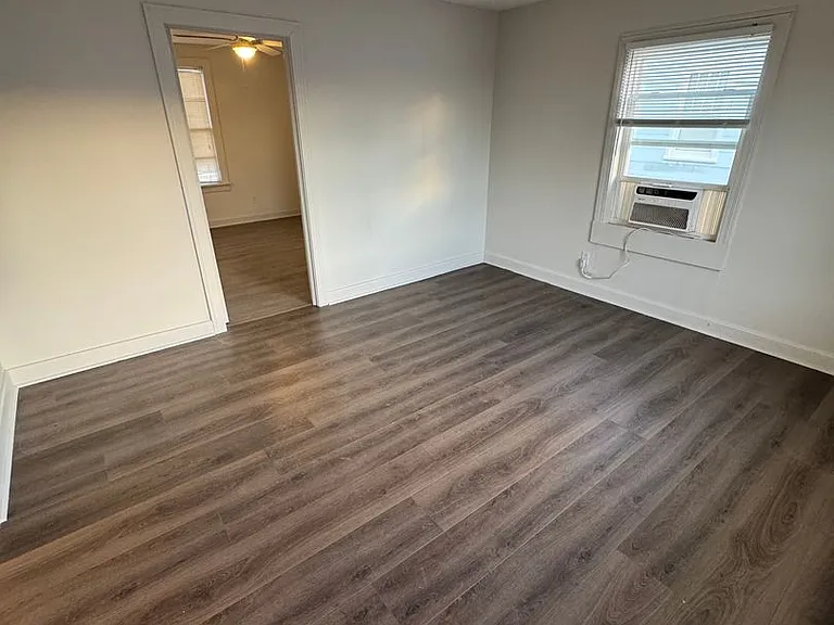 102 Thomas Ave SE — Photo 3