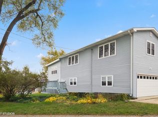 214 Brier Ct, Island Lake, IL 60042