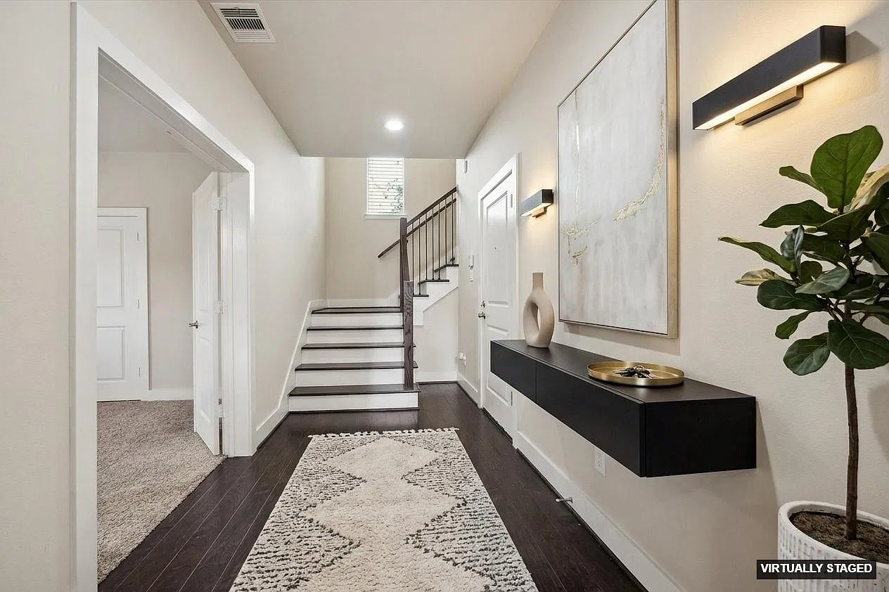 3 bed, 3.5 bath, 2104 sqft, $3,000 — Photo 4