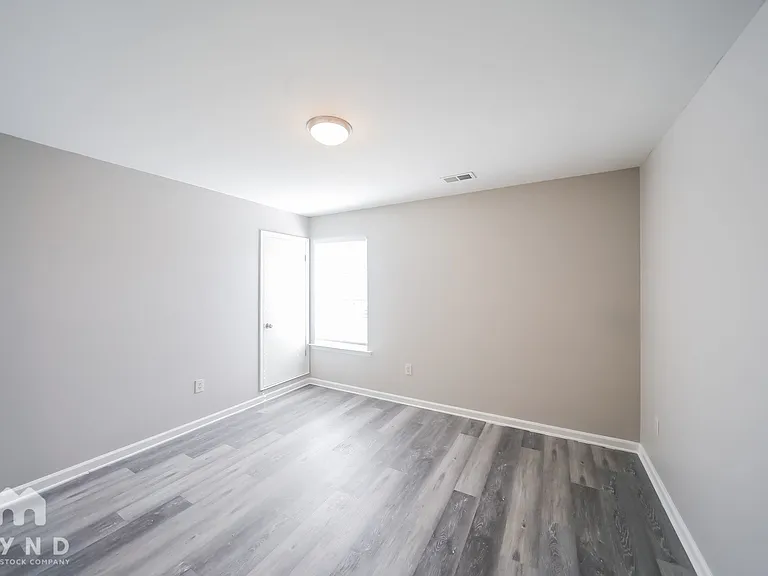 7384 Hunters Forest Dr — Photo 9