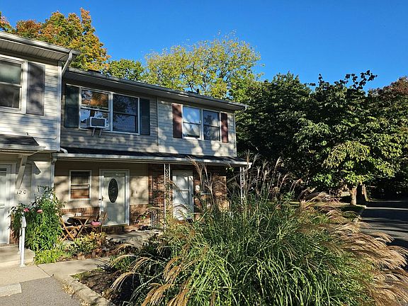 3rd image of 118 Brook Dr
