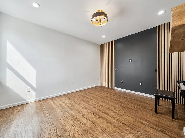 2819 Spring Garden Ave — Photo 4