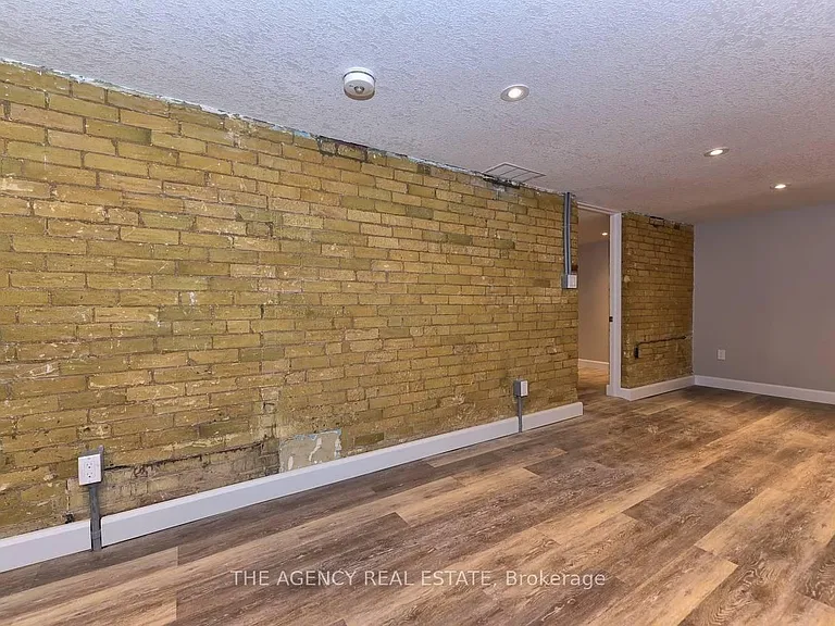 870 Queens Ave — Photo 3