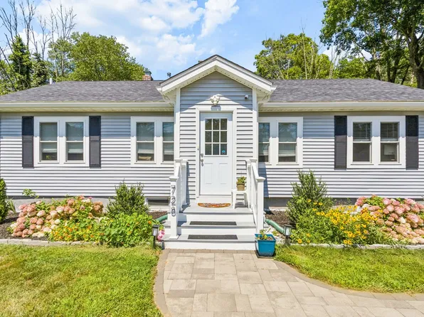 728 Pleasant St, Attleboro, MA 02703