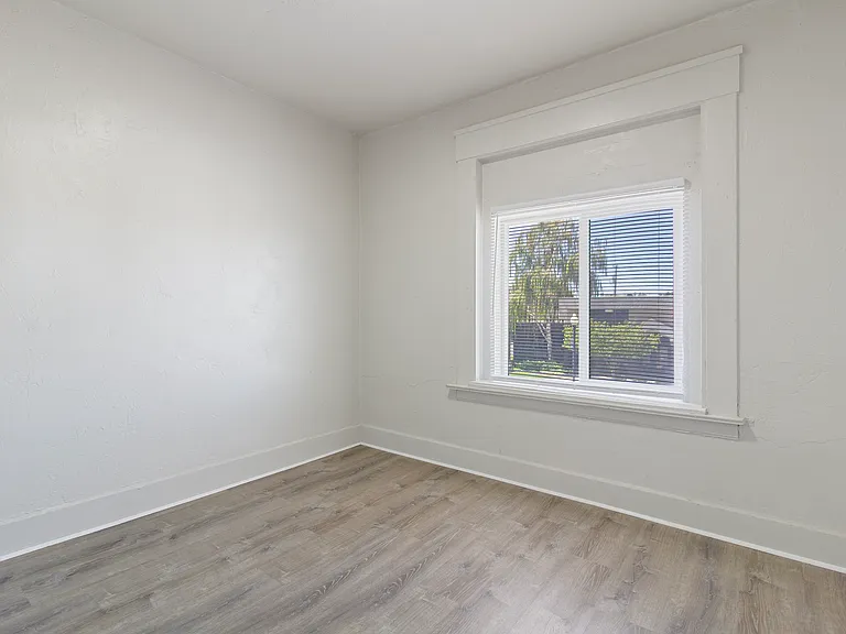 128 Broadway Ave N #2 — Photo 14
