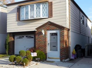 734 1st St, Secaucus, NJ 07094