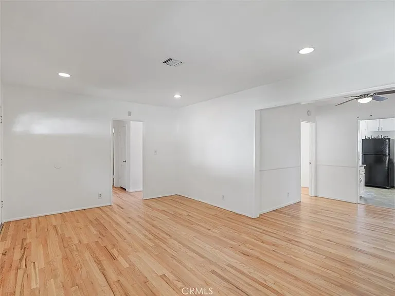 15460 Sylvan St — Photo 13