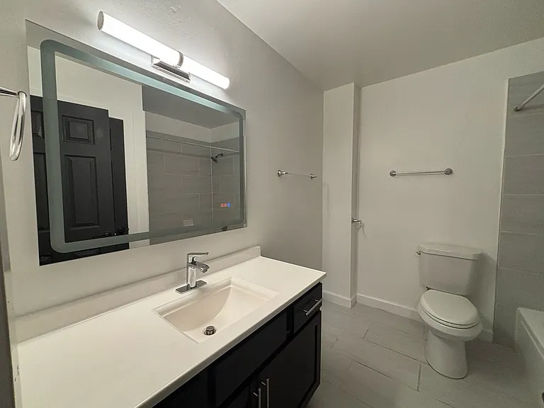 Northgate Addison Apartments — Photo 15