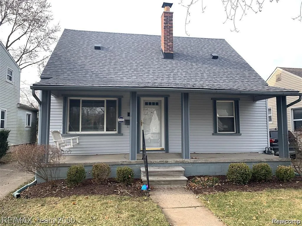 3 bed, 1.5 bath, 1933 sqft, $1,800 — Photo 1