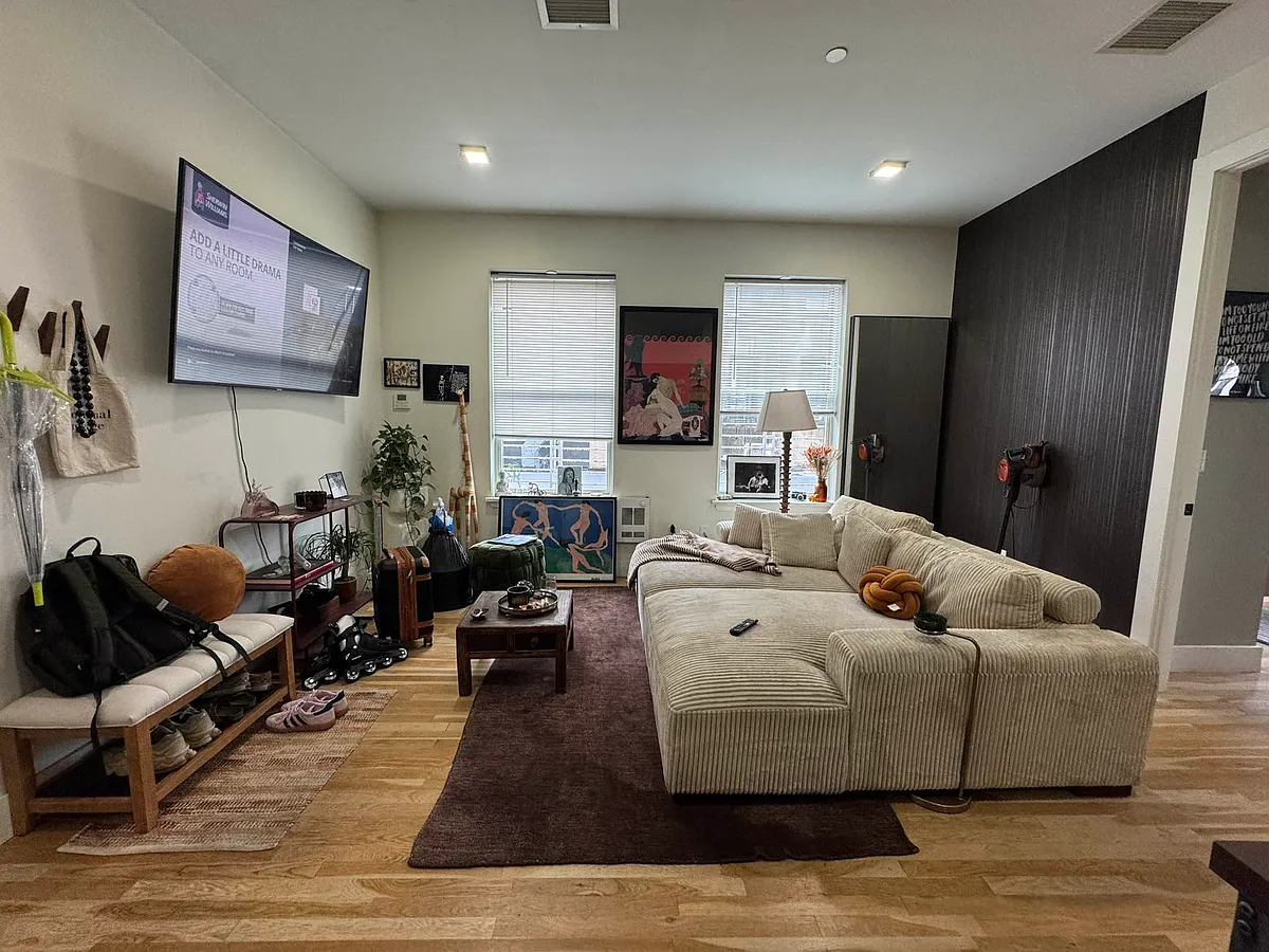 Building Photo - 1636 De Kalb Ave #2F