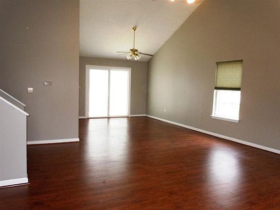 5th image of 481 Norwood Dr