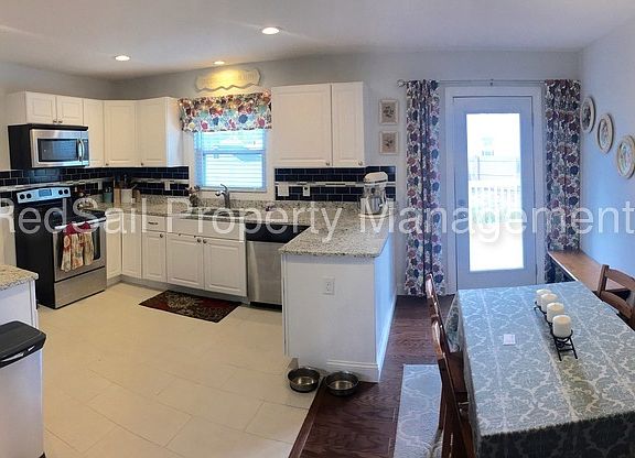 5th image of 100 Eastlawn Dr