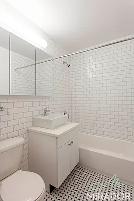 Rented by Mirador Real Estate | media 25