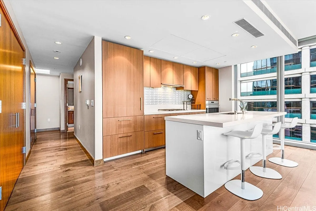 2 bed, 1252 sqft, $6,800 — Photo 3