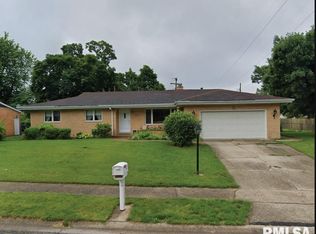 22 Knollwood Dr, Sherman, IL 62684