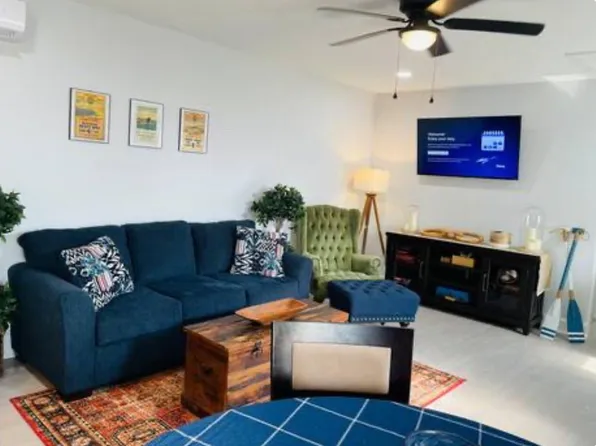 2828 Church St, Galveston, TX 77550