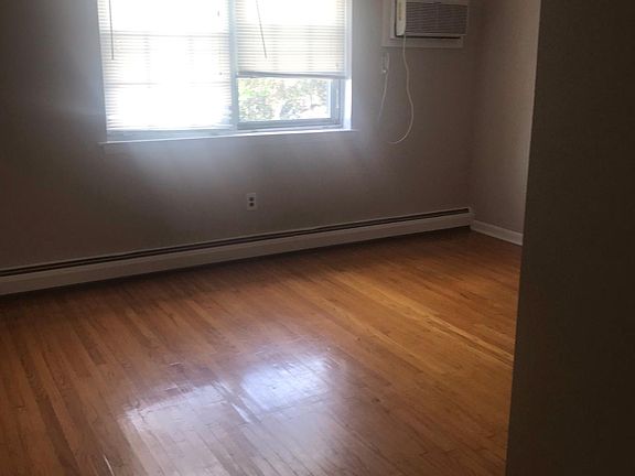 5th image of 1028 E Lycoming St