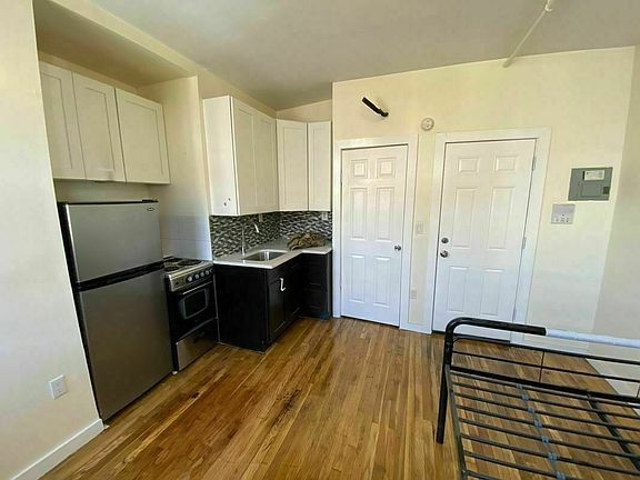 3rd image of 381 Grove St #3G