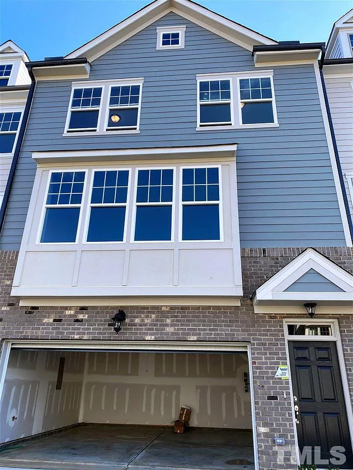 4 bed, 3.5 bath, 1972 sqft, $2,195 — Photo 2