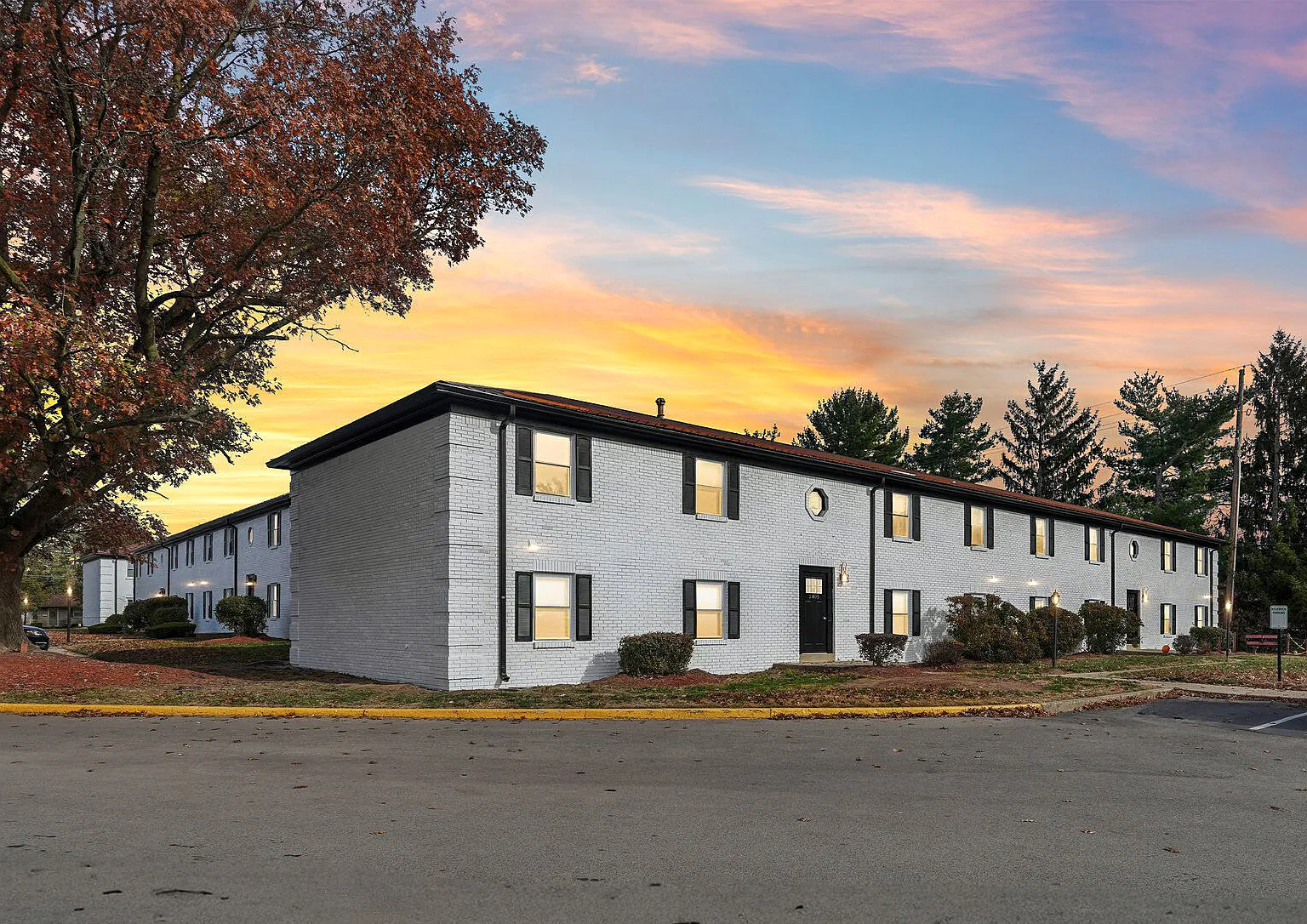 Charleston Square Apartments — Photo 1