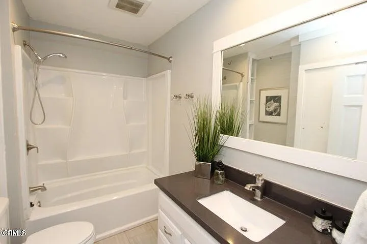 728 E Pleasant St — Photo 4