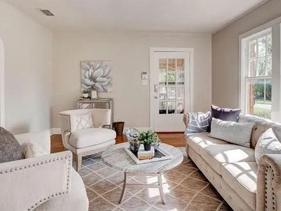 4th image of 3401 Rogers Ave