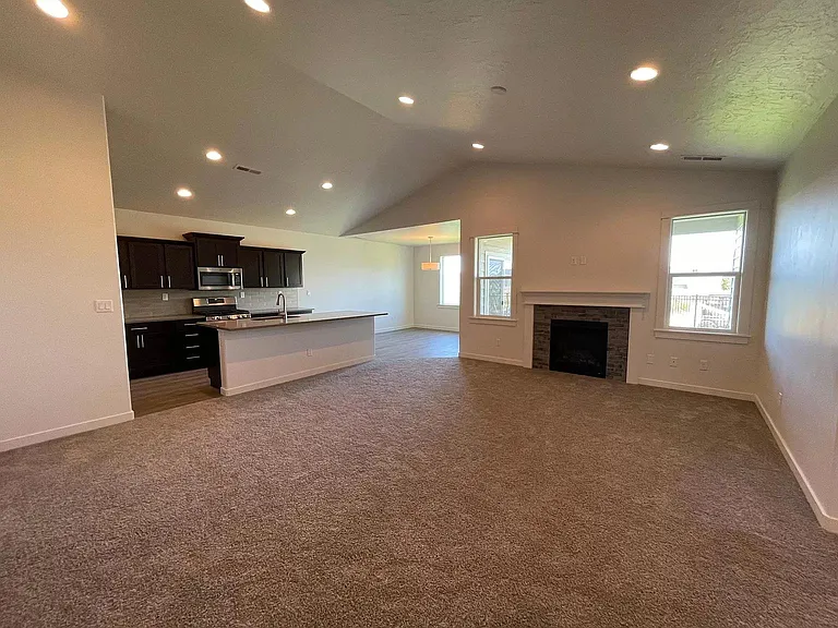 2453 N Walter Way — Photo 4