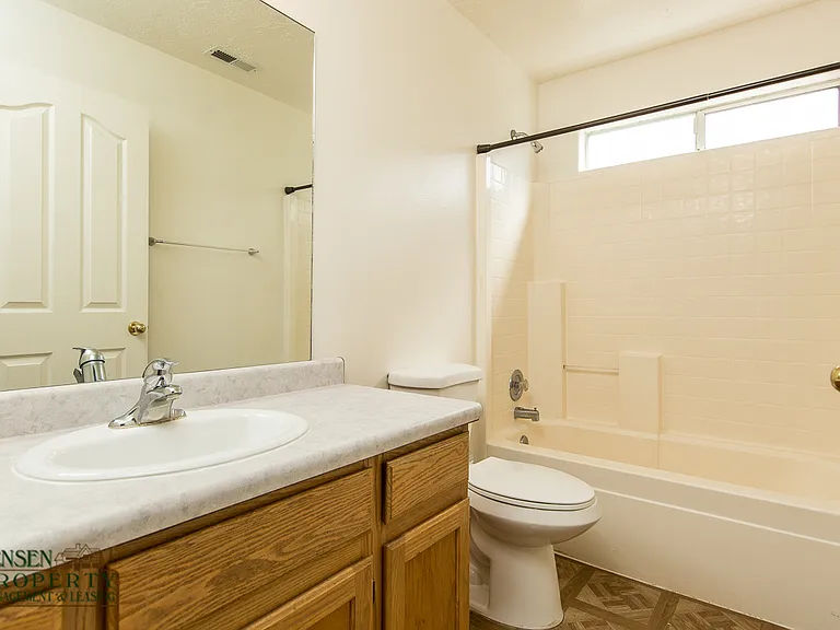 1042 N 1340 West Cir #1 — Photo 16