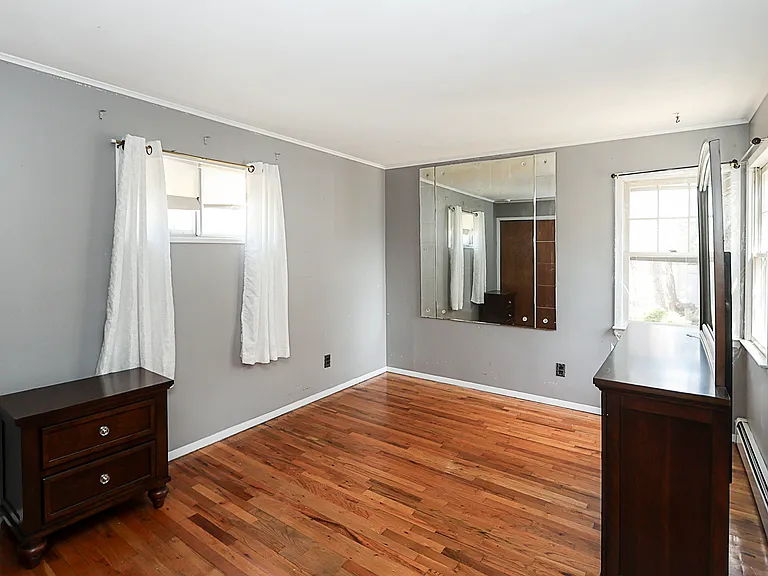 987 Kings Pkwy — Photo 23
