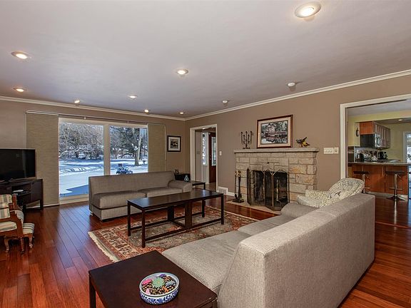 4th image of 3611 Hickory Ln