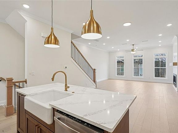 4th image of 1002 Crown Oak St #40