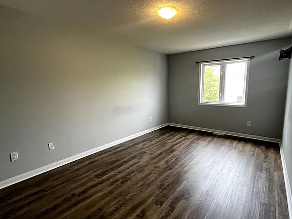 5th image of 116 Maplewood Dr Unit 1