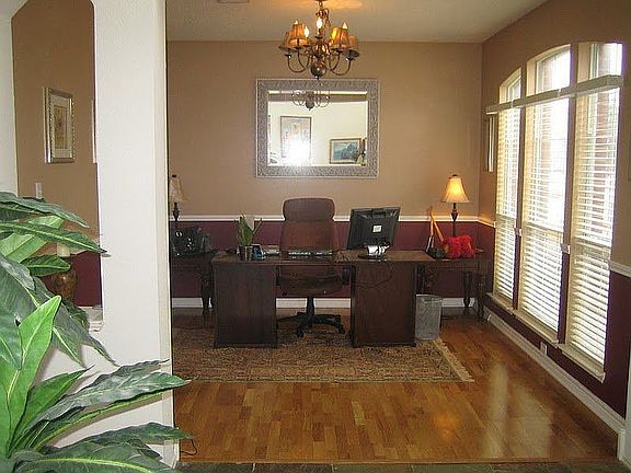 3rd image of 10904 Robincreek Ln