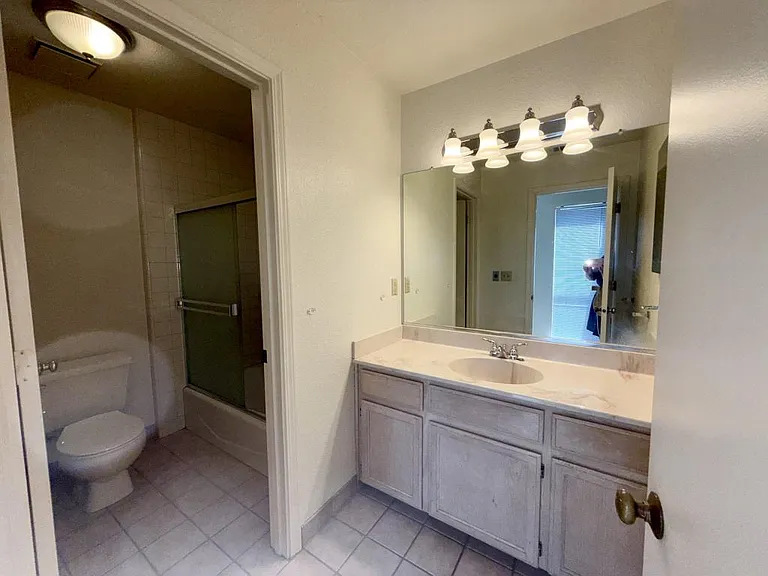 407 N 1st Ave — Photo 8