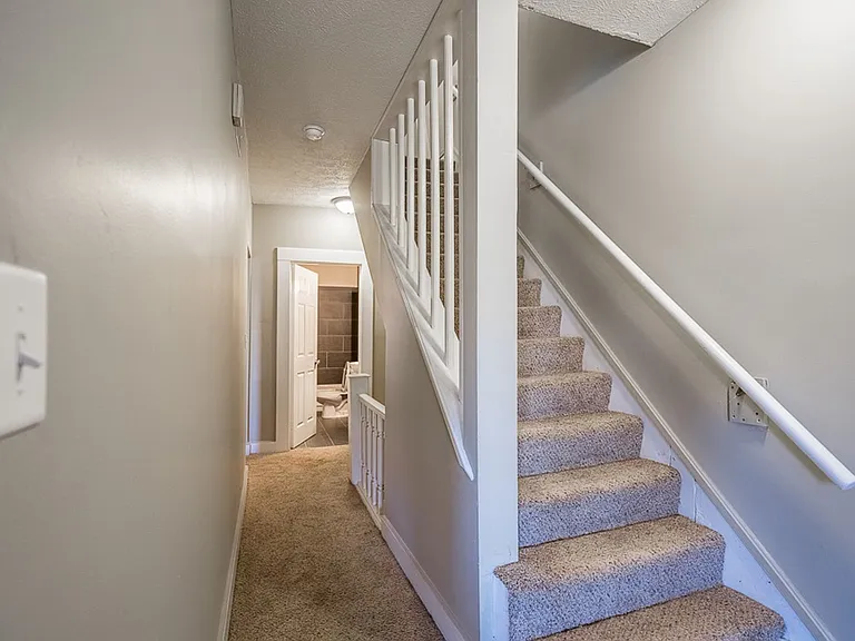Neil House — Photo 16