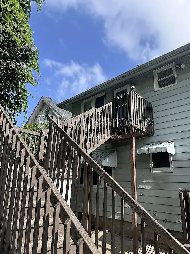 2 bed, 1.0 bath, 768 sqft, $995 — Photo 2