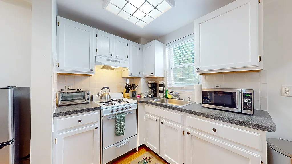 1 bed, 1.5 bath, 800 sqft, $4,995 — Photo 4