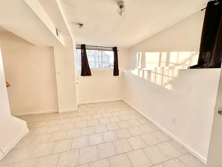 13 Mann Ave — Photo 6
