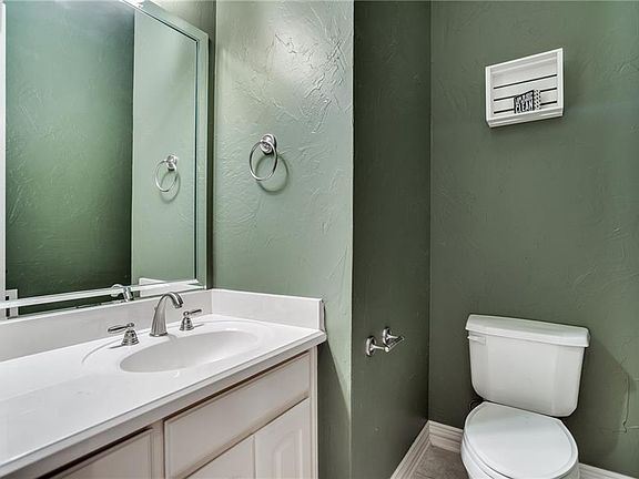 4th image of 72 Emerald Pond Dr